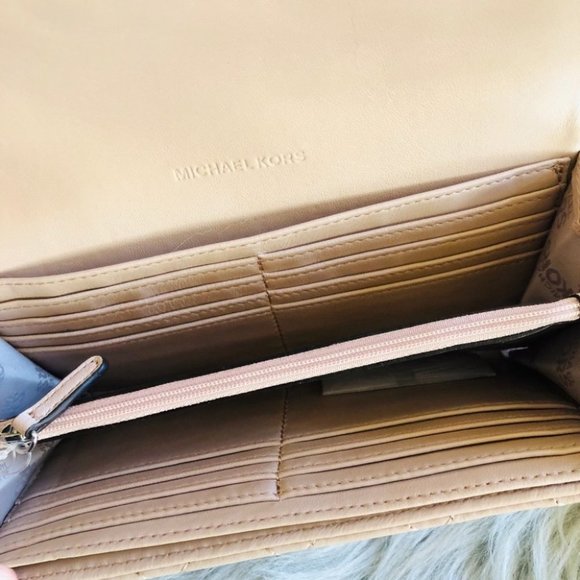 NWT Michael Kors Astrid Quilted leather wallet - Picture 6 of 7